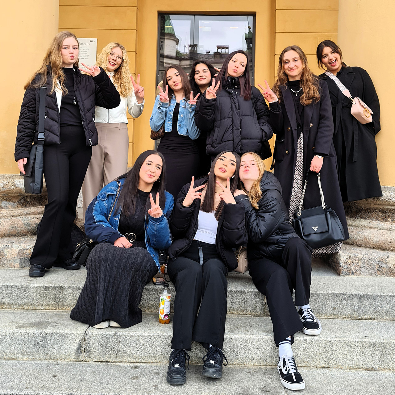 Theaterbesuch HAK 10